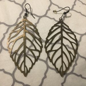 Hanging leaf earrings